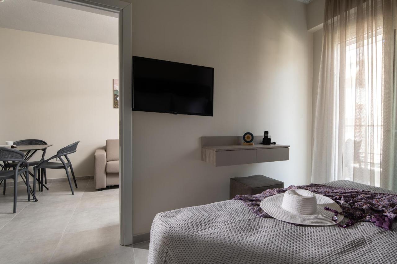 Crist Luxury Apartments Nea Poteidaia Esterno foto